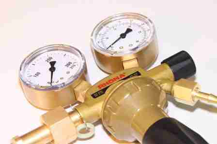 Gas welding regulator